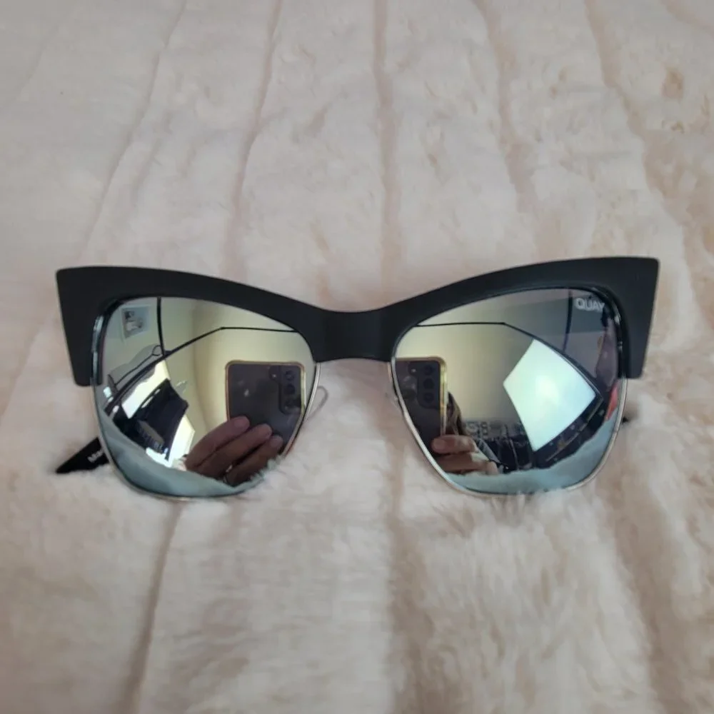 QUAY // ltd ed desi perkins collaboration retro-glam mint mirrored lens cateyes
